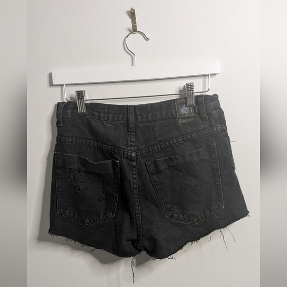 One Teaspoon Black denim cutoff jean shorts - size 26 - Picture 4 of 4